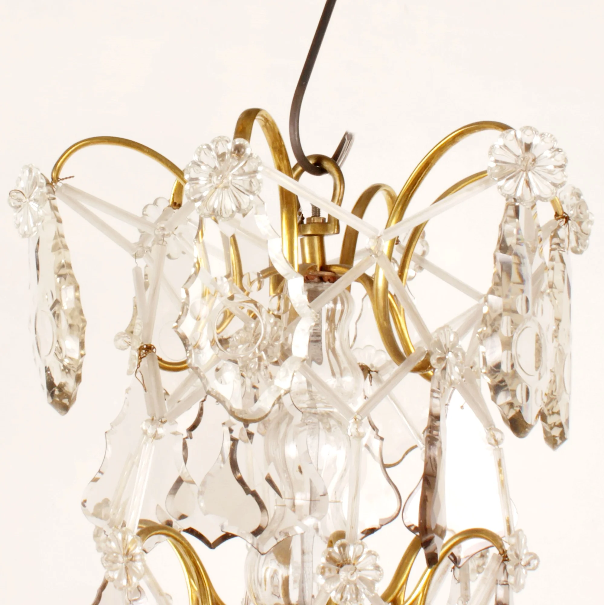 fin ljuskrona i rokokostil. Hagelins Antik 180528 04