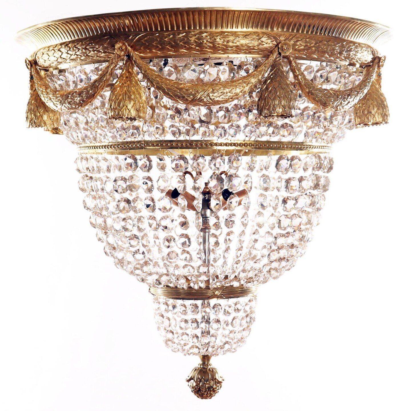 Impressive belle epoque chandelier from France ca 1900-1910. The chandelier used to hang in a theatre in Malm&ouml;.

#chandelier #ljuskrona #kristallkrona #ampel #lustre #kronenleuchter #kattokruunu #lysekrone #taklampa #belysningsdesign #inredning 