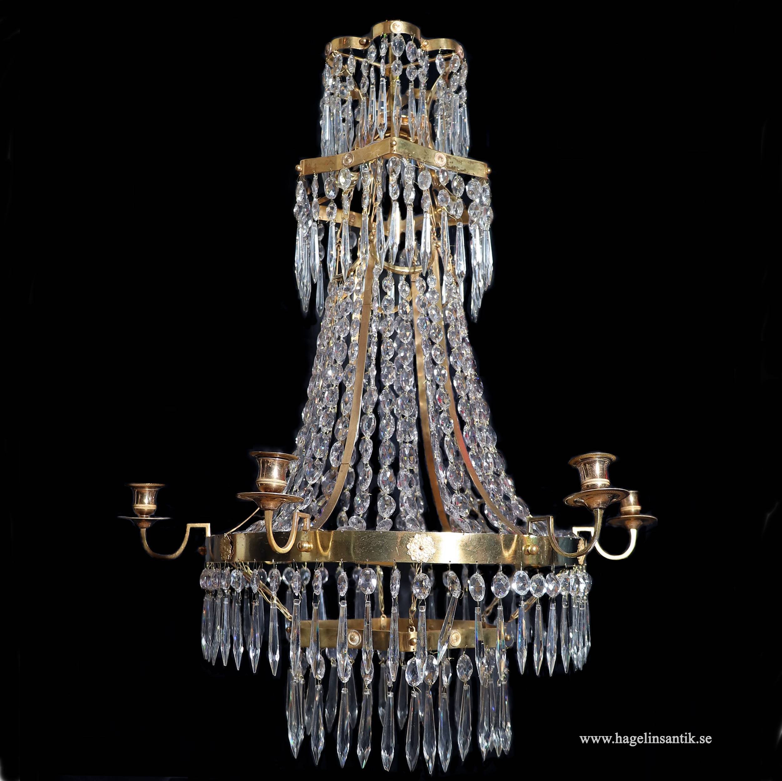 Vacker sengustaviansk ljuskrona