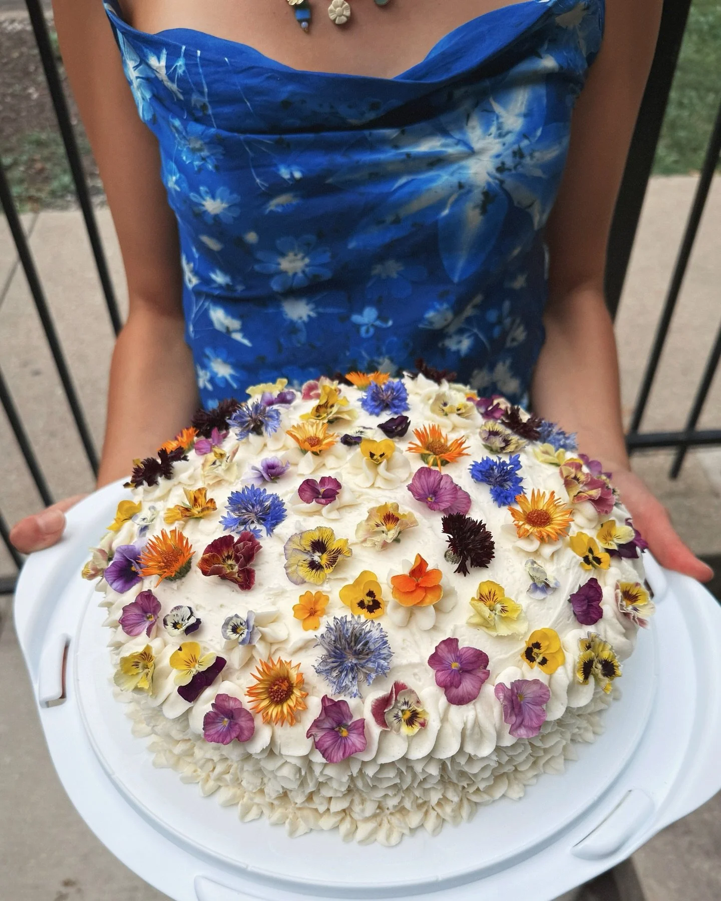 sometimes I make normal cakes too&mdash; white fluffy cake, raspberry preserve filling, homemade lemon buttercream &amp; edible farmers market flowers🌼🍋