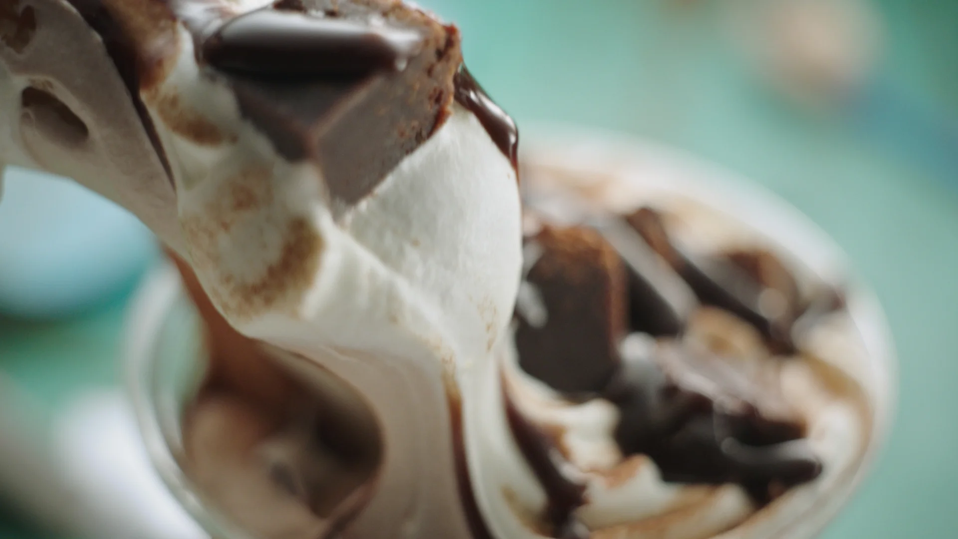 That's some sugar rush! Domino's releases a DESSERT pizza (Daily Mail)