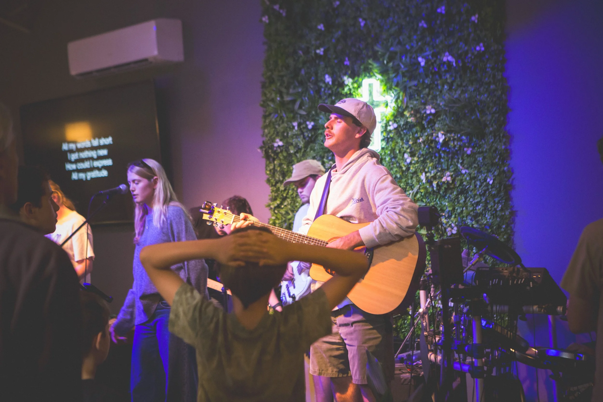 ruach Sunday worship