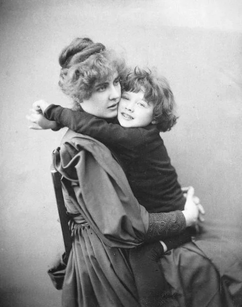 Constance wilde with son cyril.