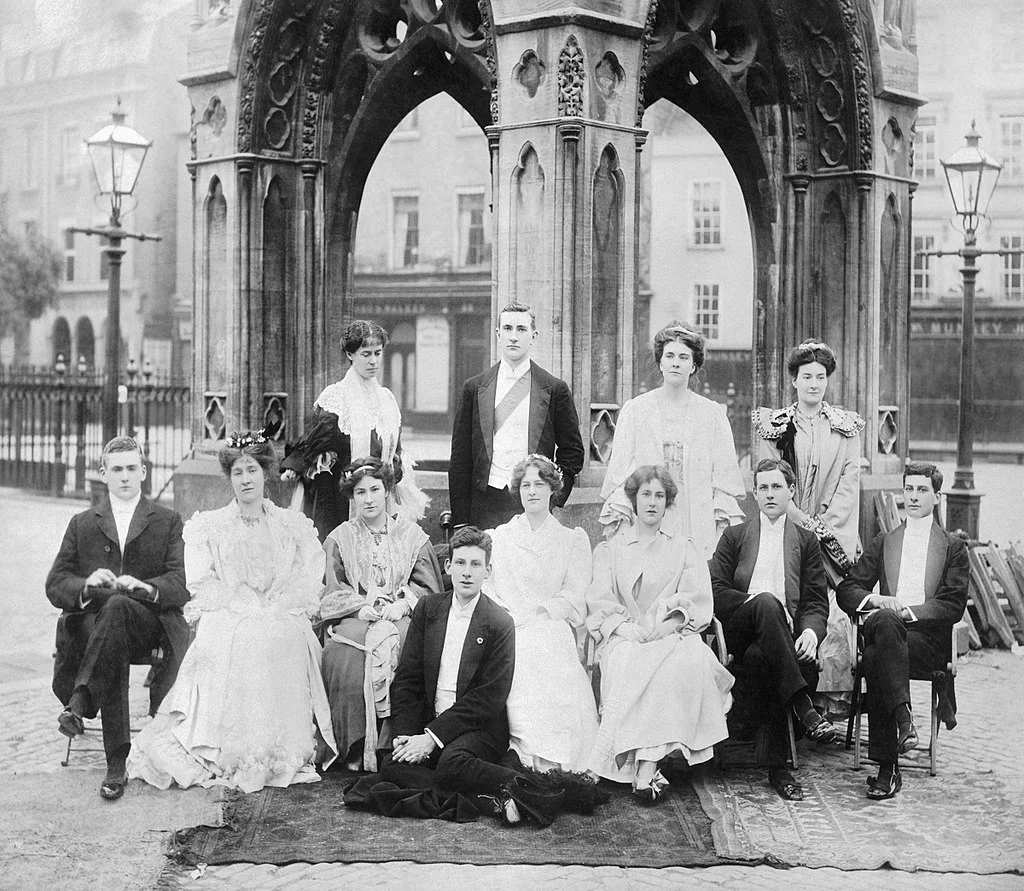 Siegfried Sassoon (front row, center) with his brother Hamo and other students at Cambridge, 1906.