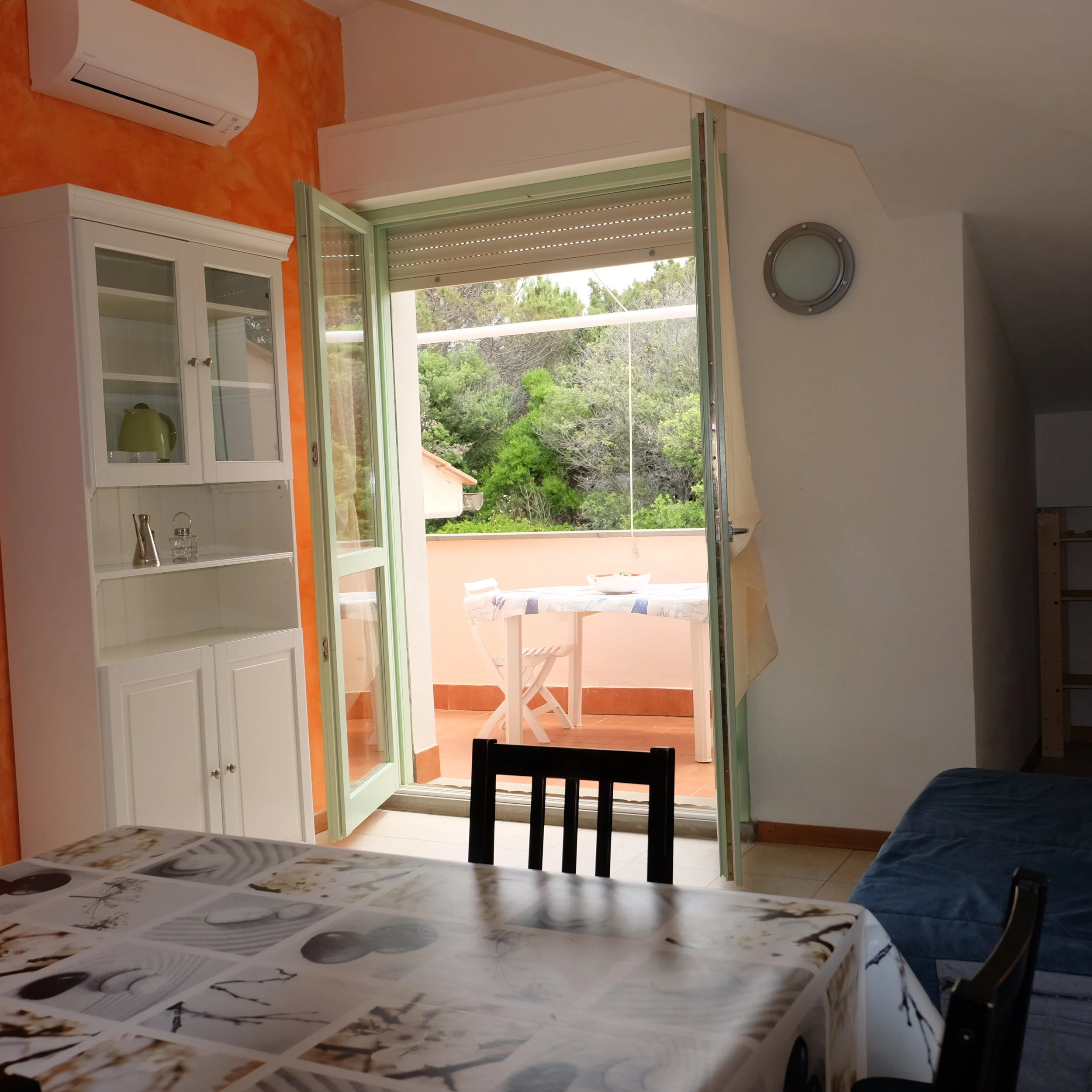 Living room12.JPG