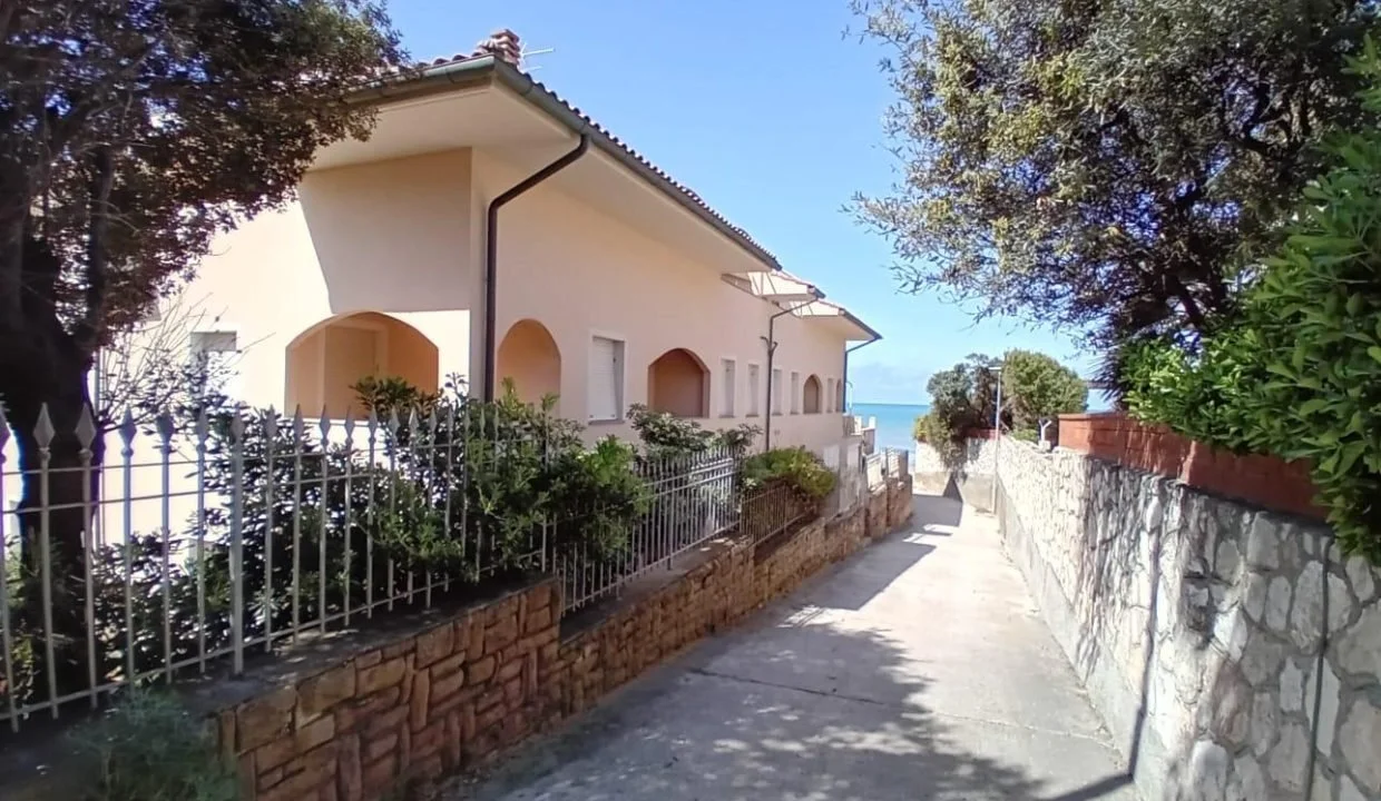 La via al mare.jpg