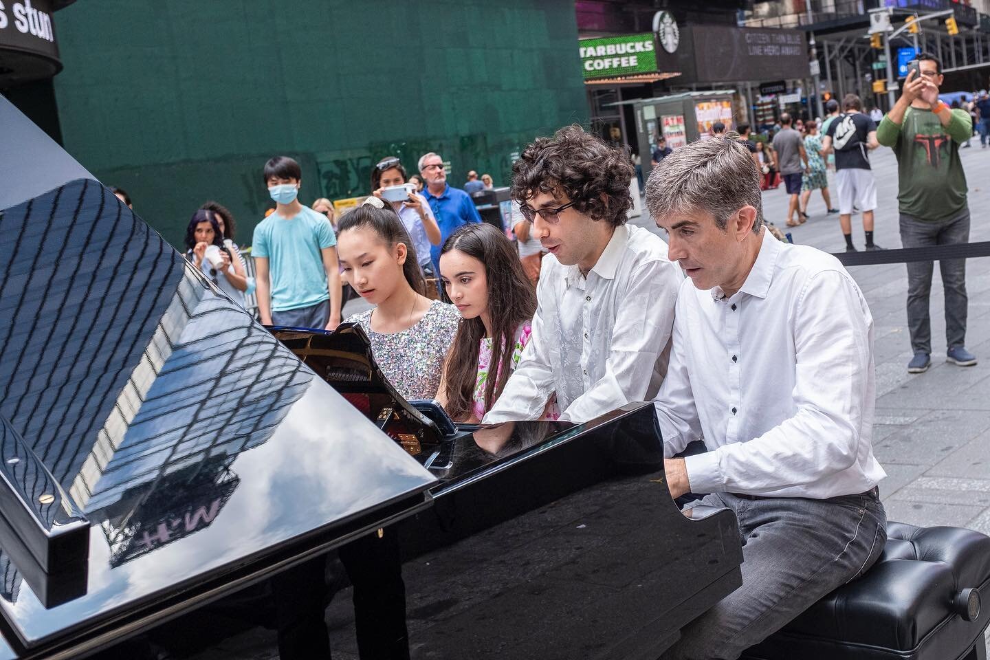 Had a wonderful time performing in Times Square for #MakeMusicDay! 🗽🎶 Definitely had a blast playing an 8 hands piece with @maximlando, @harmonypianist, and @pianoblair! ❤️ (Scroll to the end for a sneak peak! More videos coming soon...)
&bull;
Tha