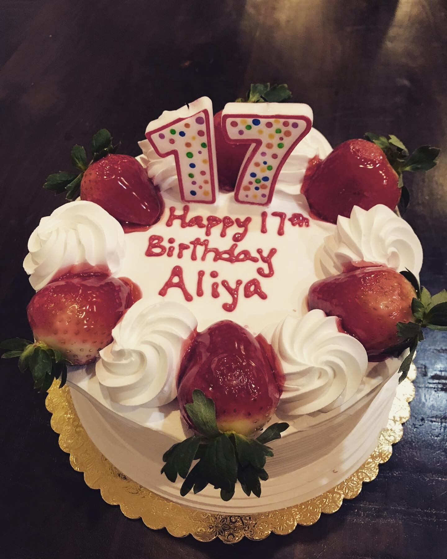 ✨Finally 17✨ Cake is definitely my happy place~ 🍰🍓🥰
&bull;
&bull;
&bull;
&bull;
#birthday #birthdaycake #cake #seventeen #17 #quarantinebirthday #strawberry #cute #happybirthday #sushi #strawberrycake #berryberet