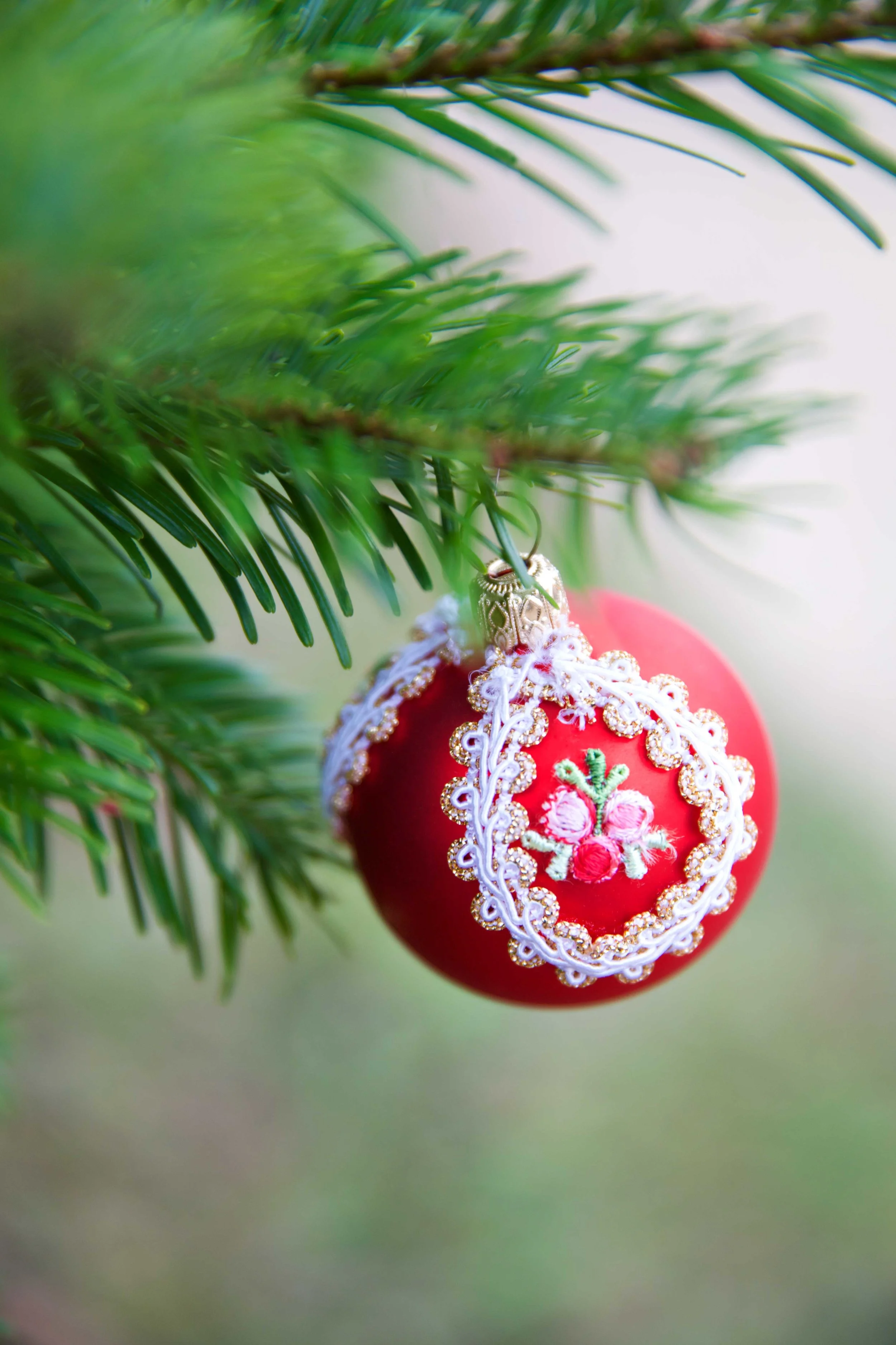 PatternedRedBaubleWeb_6019.jpg