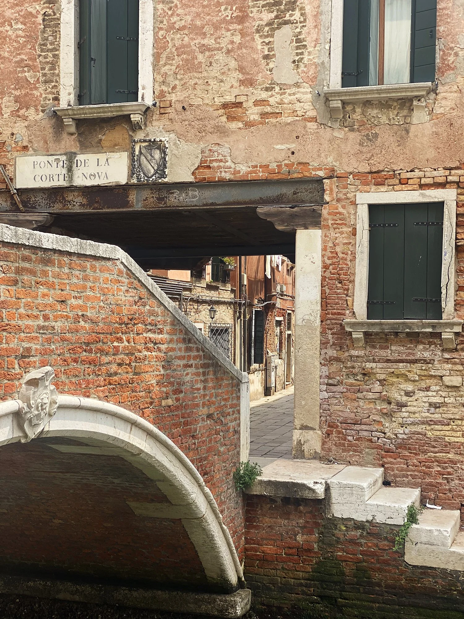 VeniceDistilled_SusanS_BridgesBricks_3143_web.jpg