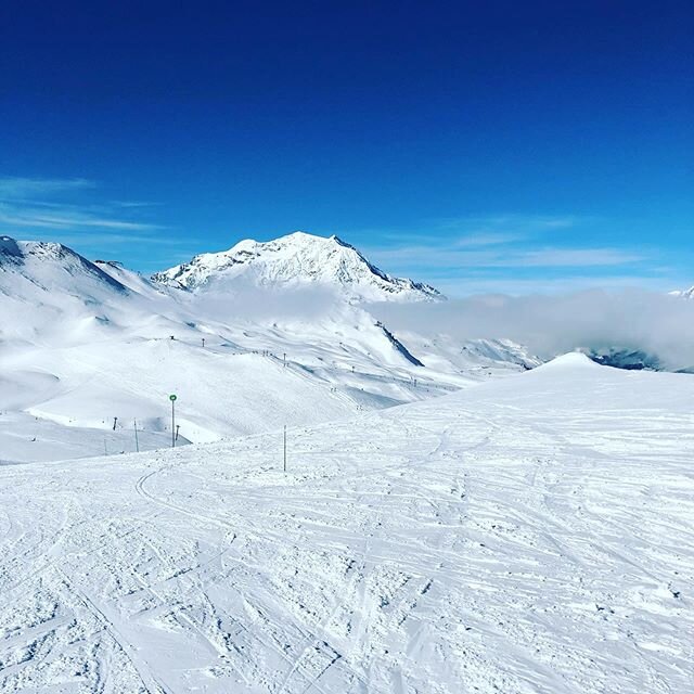 #smukt #p&aring;ski 😎⛷ #bluesky #valdisere ❄️