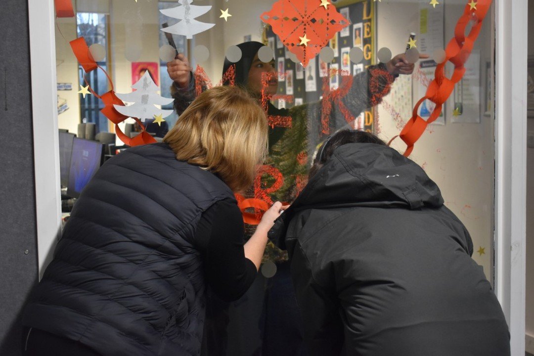 With tinsel in hand, tape at the ready, and Christmas cheer in abundance, our Sixth Form students had an amazing morning last week spreading festive magic across their form room doors. 🎄✨

Join the CGA Sixth Form fun and apply before the deadline:
?