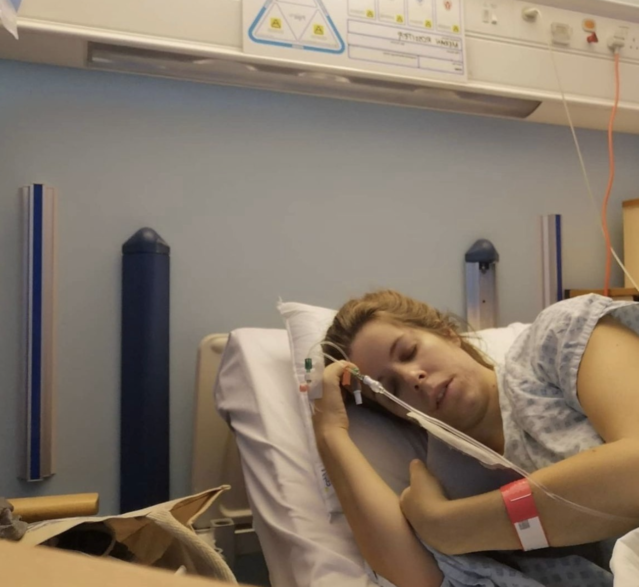 What does an HG (Hyperemesis Gravidarum) doula do?