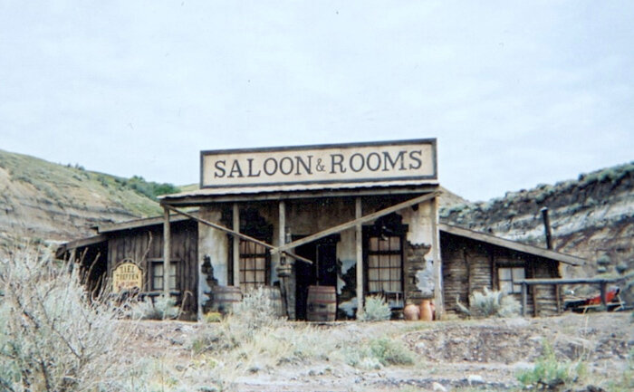 ri-saloon-ext.jpg