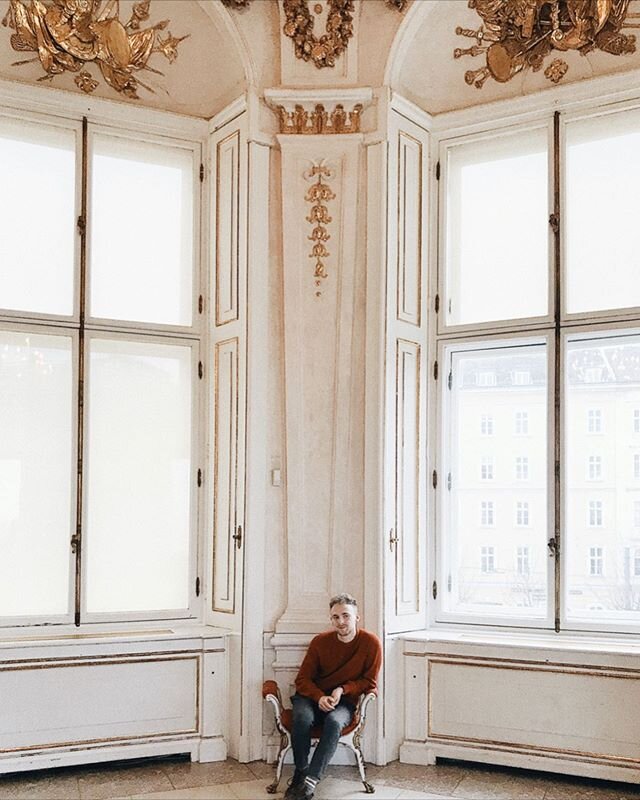 Coupla&rsquo; years ago in Vienna ❄️ more travel, art museums, and time with this one 👆🏼 (somewhere in the world) in 2020, please