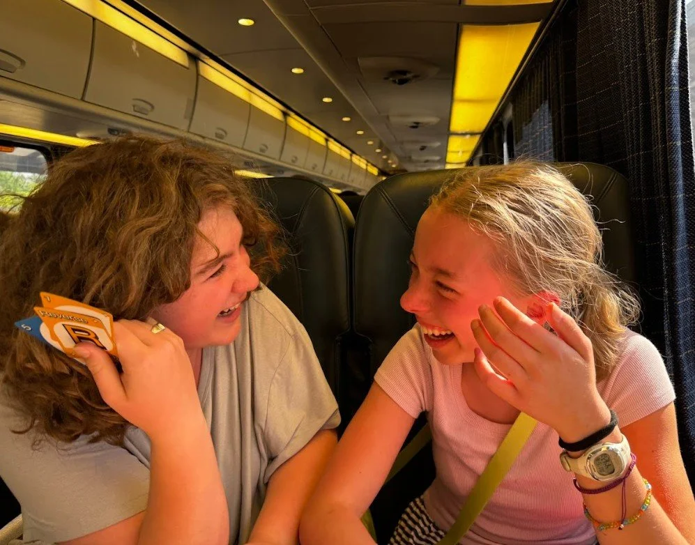 train time melu and oona.jpg