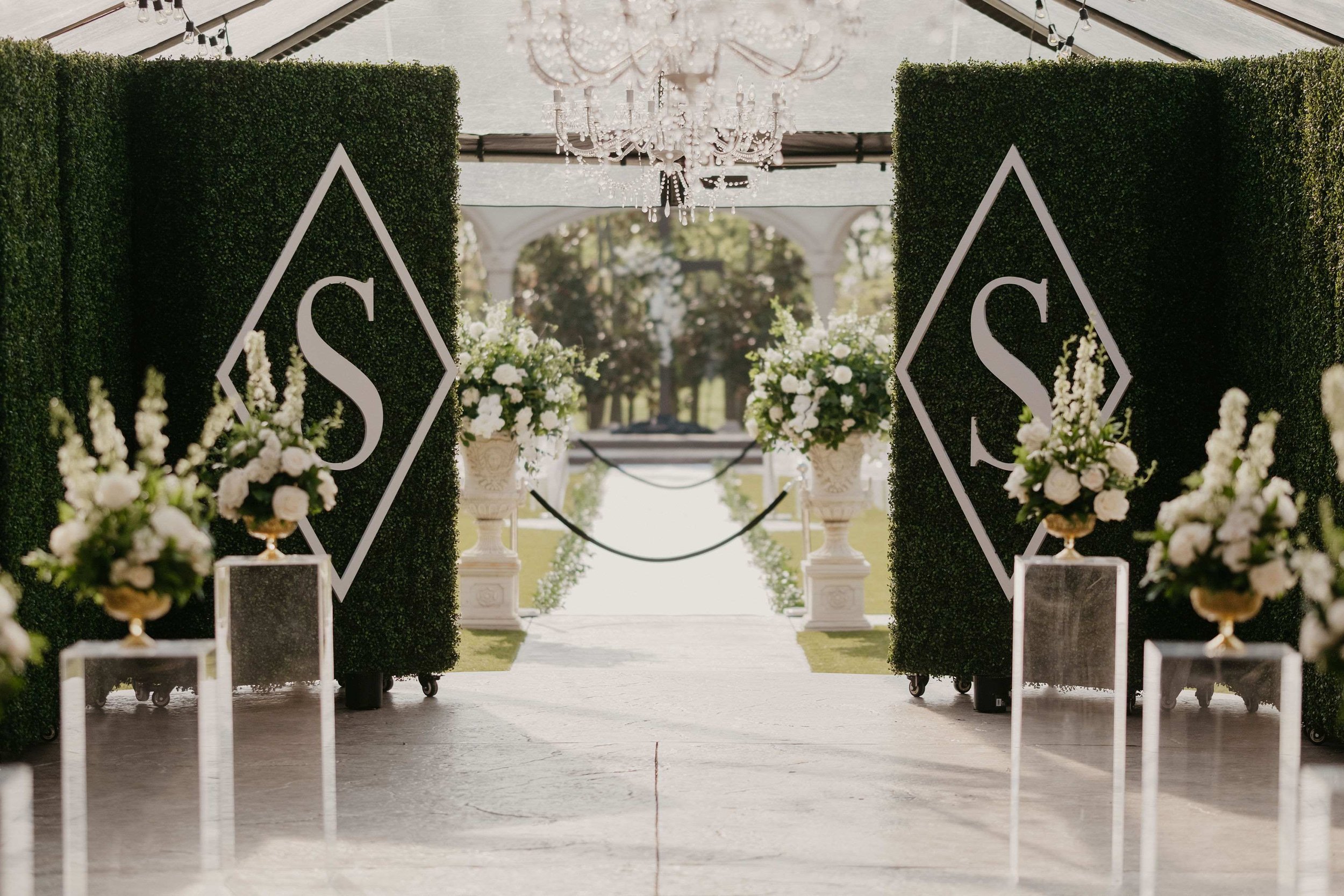 Knotting Hill Place_Dallas_Wedding_Venue_Courtyard_Tent.jpg