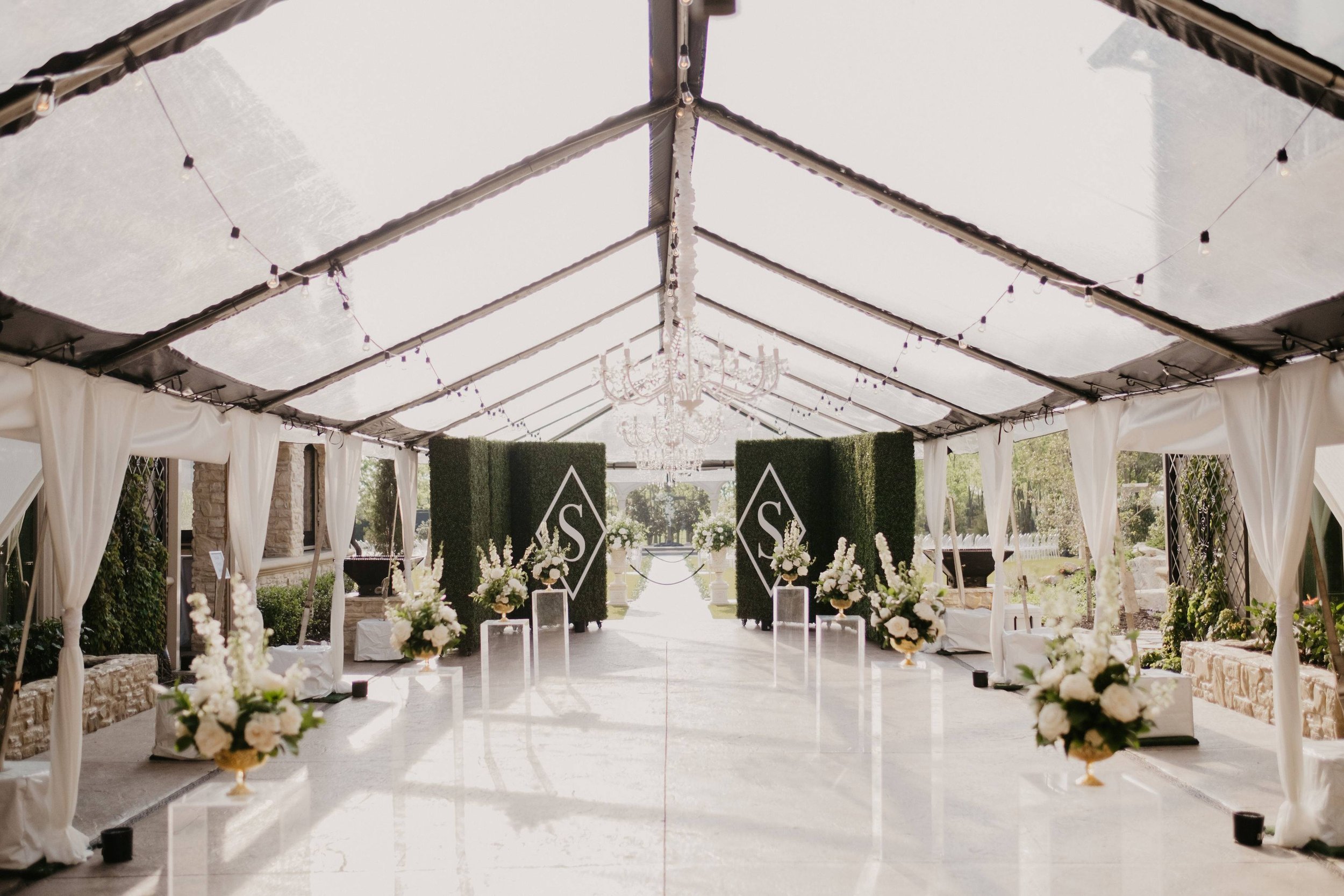 KnottingHillPlace.com_Dallas_Wedding_Venue_Tented_Courtyard.jpg