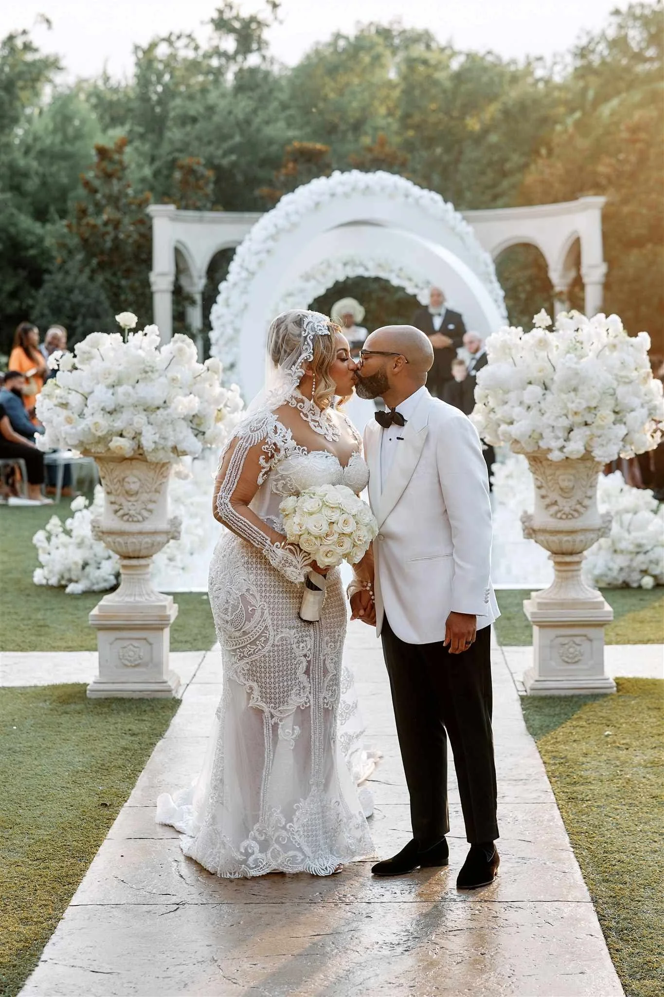 circular-arch-outdoor-wedding.jpg