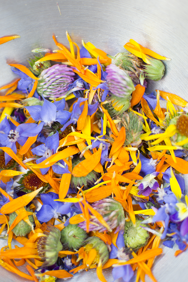 Edible flowers for a summer wedding