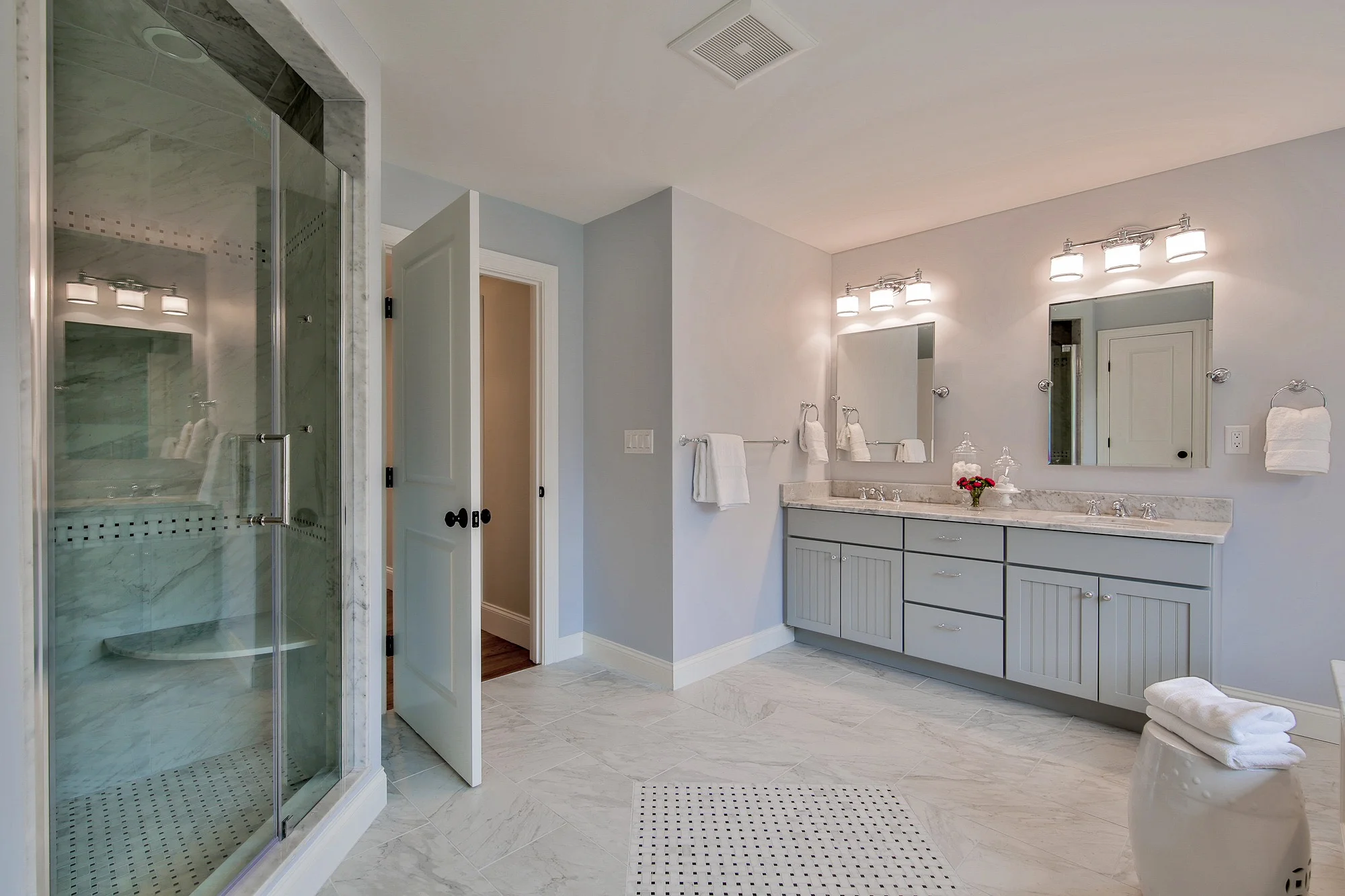 654OldBedfordRoadBathroom.jpg