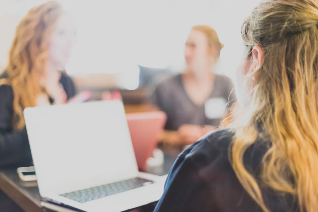 women-business-technology-businesswoman-laptop-meeting-small-business-networking-conversation_t20_LQ09xV.jpg