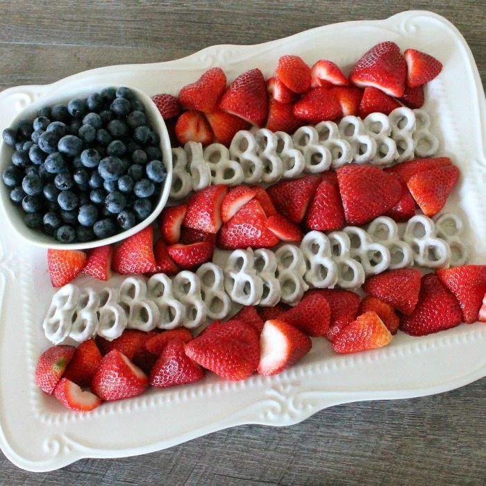 4th-of-July-Fruit-Platter-Idea.jpg