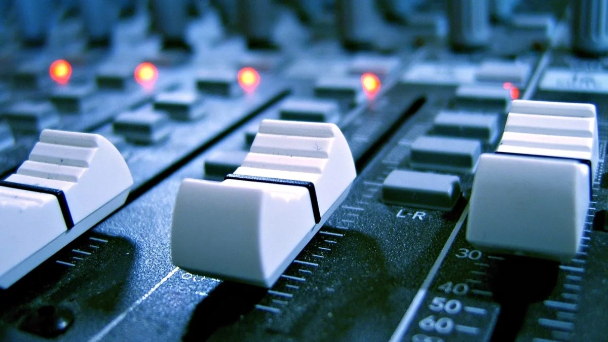 Optimized-Mixing-desk-min-min.jpg