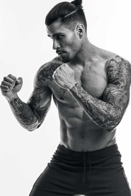 @raymondmontalvo with shoulders rolled, hinged at the waist for that perfect boxer's stance