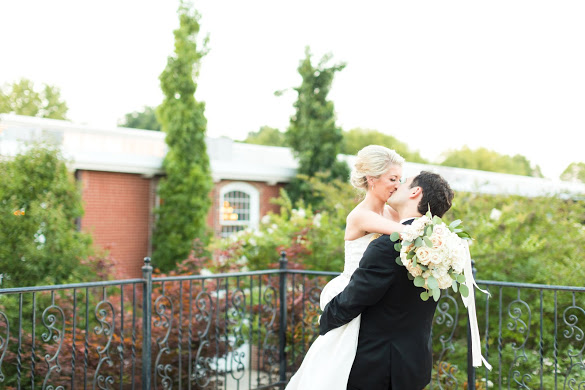 Greensboro_nc_wedding_photographer_Jodi_gray_colonnade-225.jpg