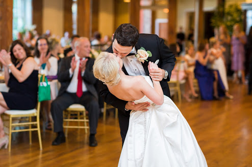 Greensboro_nc_wedding_photographer_Jodi_gray_colonnade-176.jpg