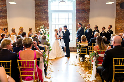 Greensboro_nc_wedding_photographer_Jodi_gray_colonnade-105.jpg