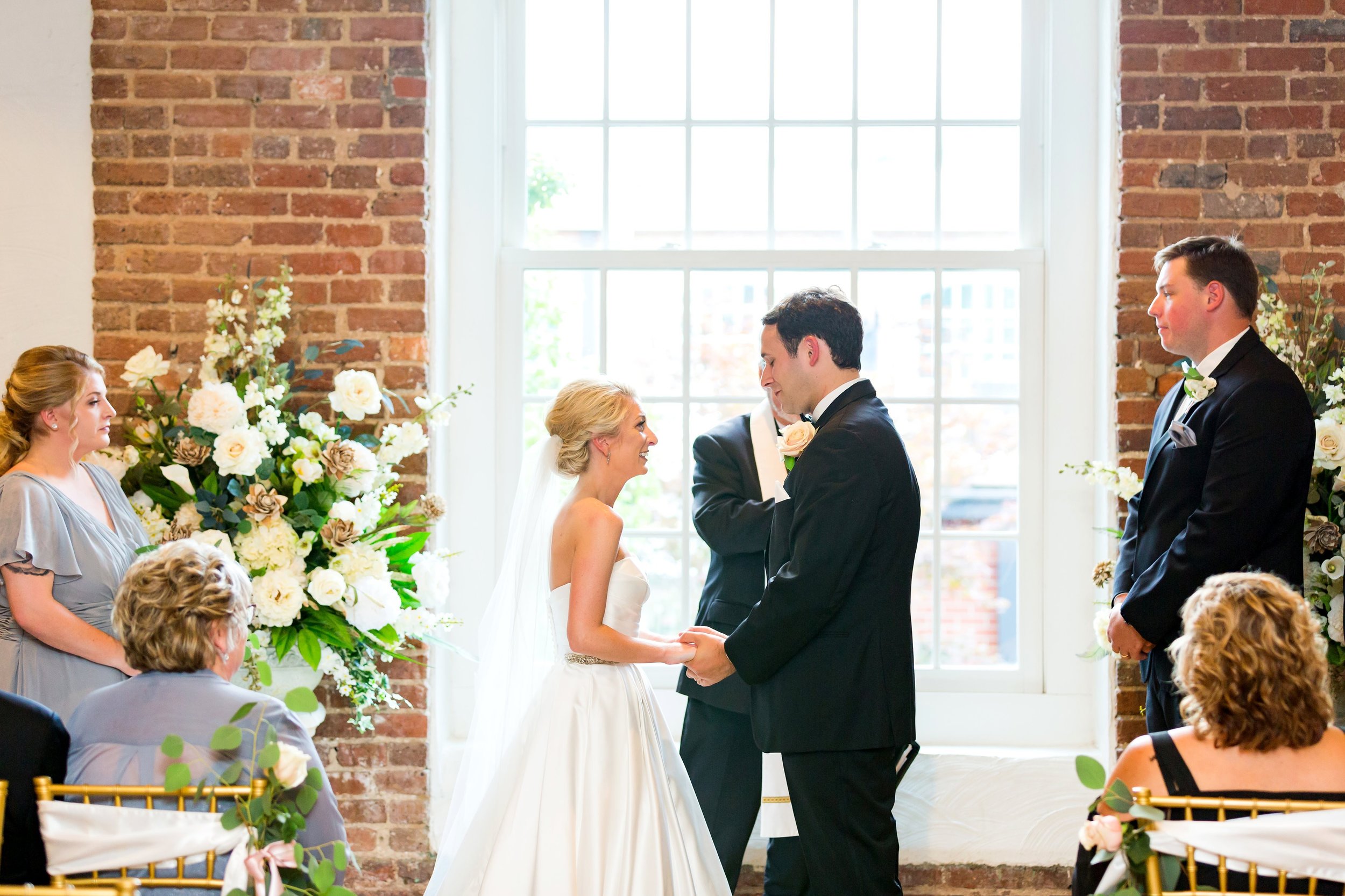 Greensboro_nc_wedding_photographer_Jodi_gray_colonnade-108.jpg