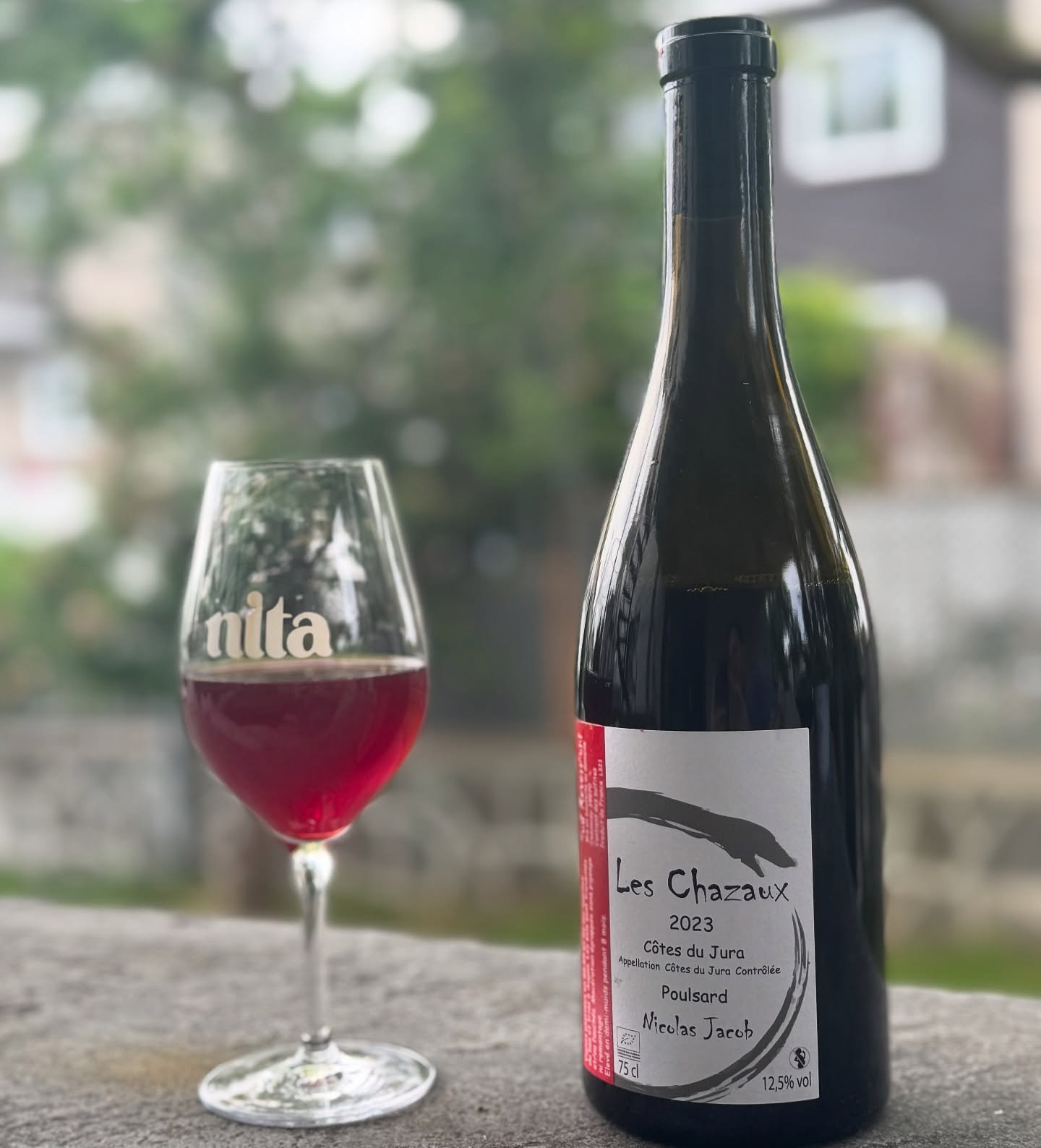 POULSARD LES CHAZAUX&rsquo;23
Encore un canon simplement dingue de @niicolasjacob 
Ce vin poss&egrave;de toutes les qualit&eacute;s d&rsquo;un canon auquel on pense pendant longtemps.
Une buvabilit&eacute; incroyable, un parfum envo&ucirc;tant et une