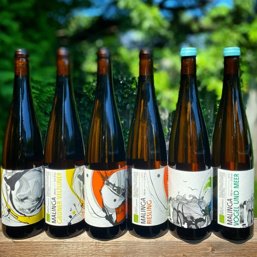 MALINGA 🇦🇹
Un nouvel arrivage des vins @malinga._.wines a d&eacute;barqu&eacute; au Qu&eacute;bec.
Christoph Heiss fait partie de la nouvelle g&eacute;n&eacute;ration qui bouscule les codes dans le Kamptal en Autriche. Il r&eacute;alise des vins qu