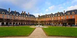 A French lesson in Paris walking in Le Marais