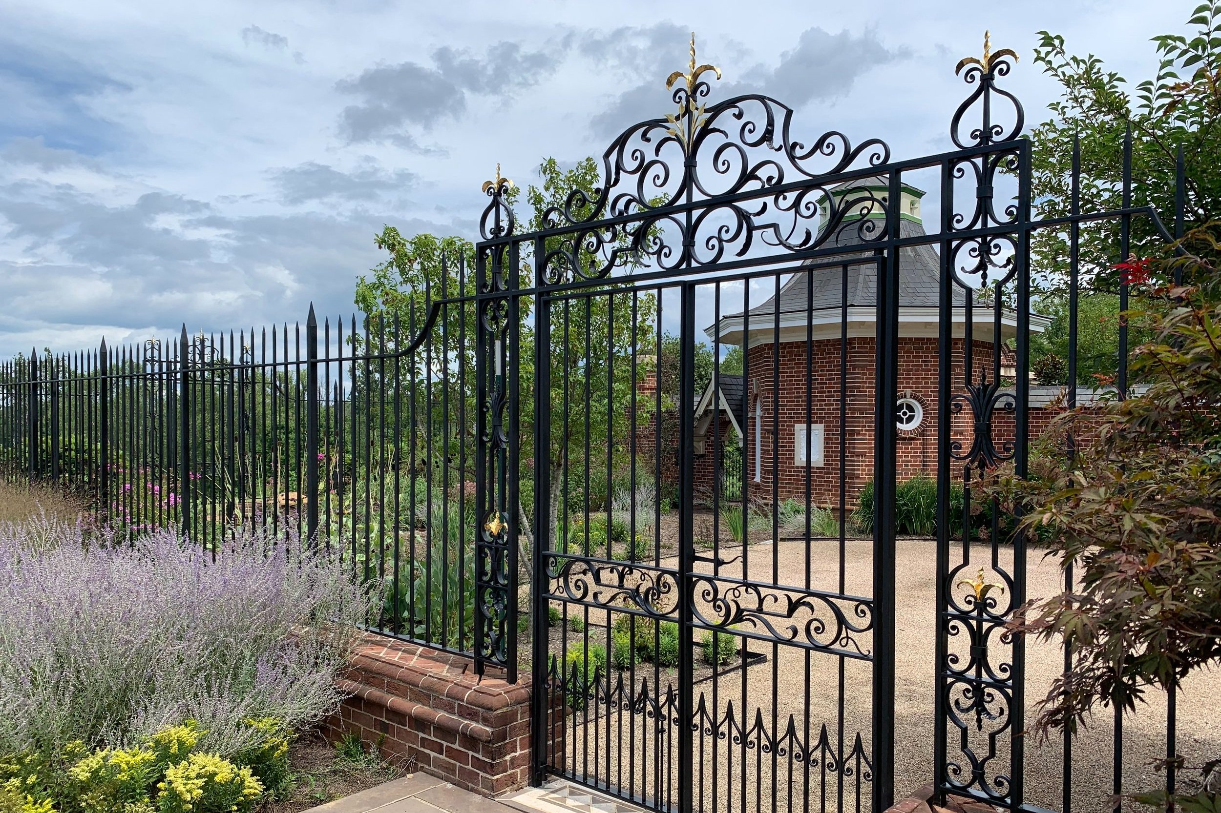 %28High+Res%29+Matthew+Harris+Studio+Wrought+Iron+Gates+and+Fencing+with+Gold+Gilding+.jpg