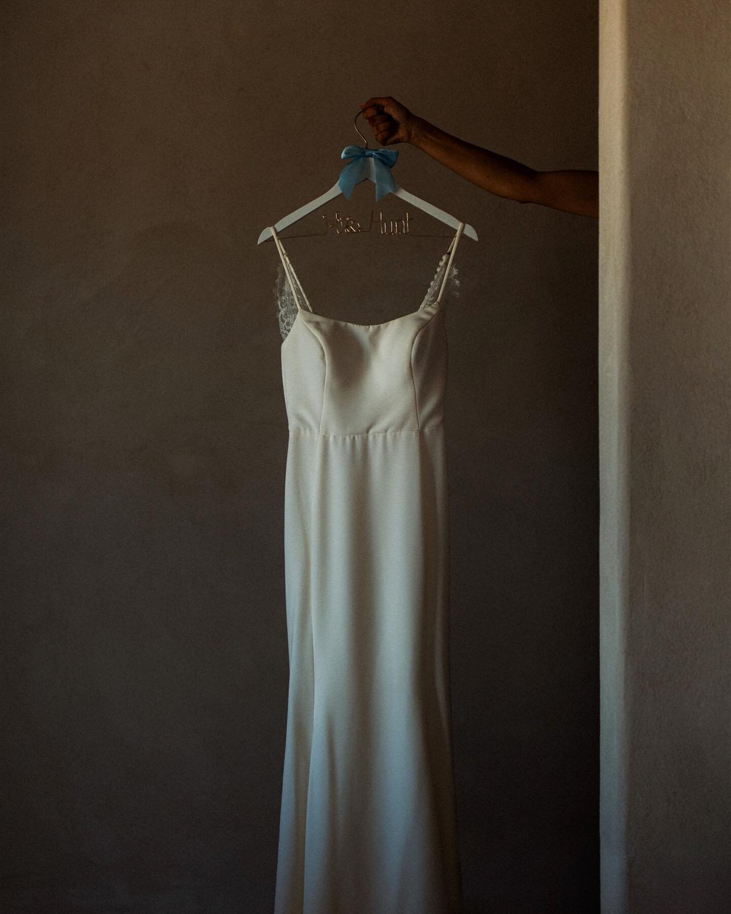 A few detail and getting ready moments from D&amp;M&rsquo;s elopement in Santorini 🇬🇷 
&bull;
&bull;
Photo &amp; Video Team: 📸 @willkhouryphotography &amp; 🎥 @capturecolourstudio
Edited using @wkpresets 
Event Planner: @ever_after_days
Venue: @ak