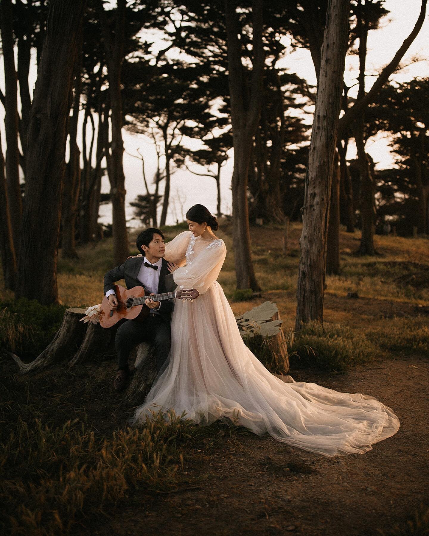 An evening with Emma &amp; Edwin at Lands End✨
&bull;
Edited using @wkpresets
&bull;
&bull;
&bull;
&bull;
#wkpresets&nbsp;#SFelopement #Elope #elopement #sfelopementphotographer #elopementphotographer #destinationweddingphotographer #destinationweddi