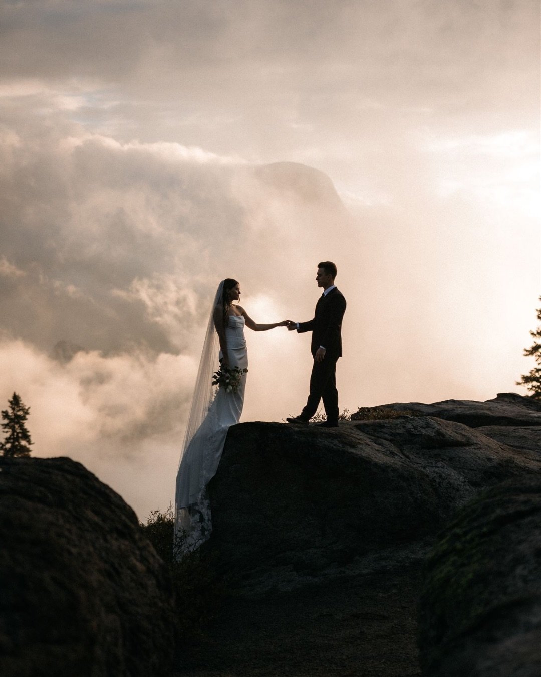 When rain is in the forecast but Yosemite decides to put on a show for us instead 🤩 Such an incredible morning with N &amp; H.