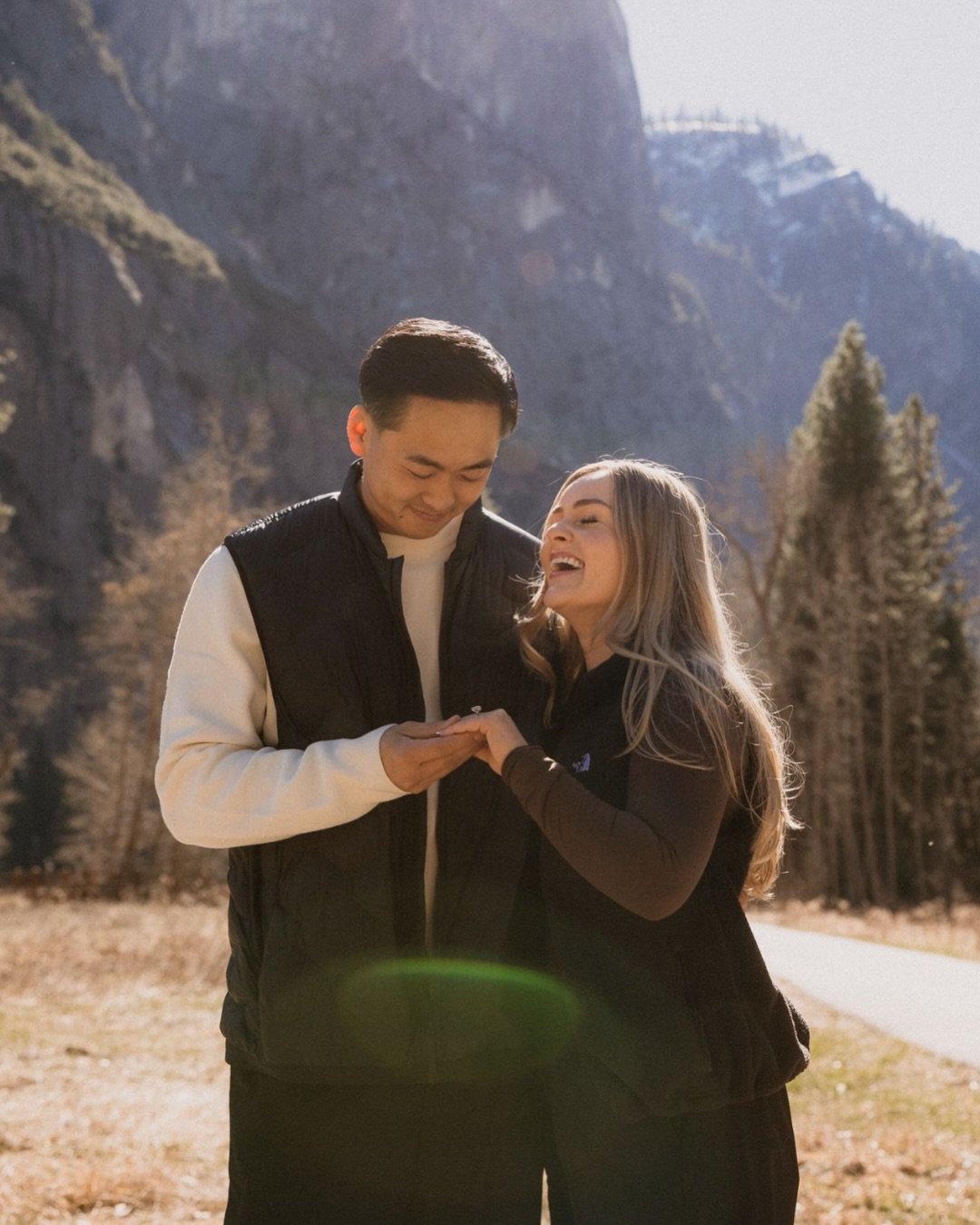 The sweetest Yosemite proposal with the sweetest couple! 💍
&bull;
Yosemite holds a special place for E &amp; N, as it was one of their first trips together as a couple. So when it was time for this moment, Yosemite was a clear choice! Photographing 