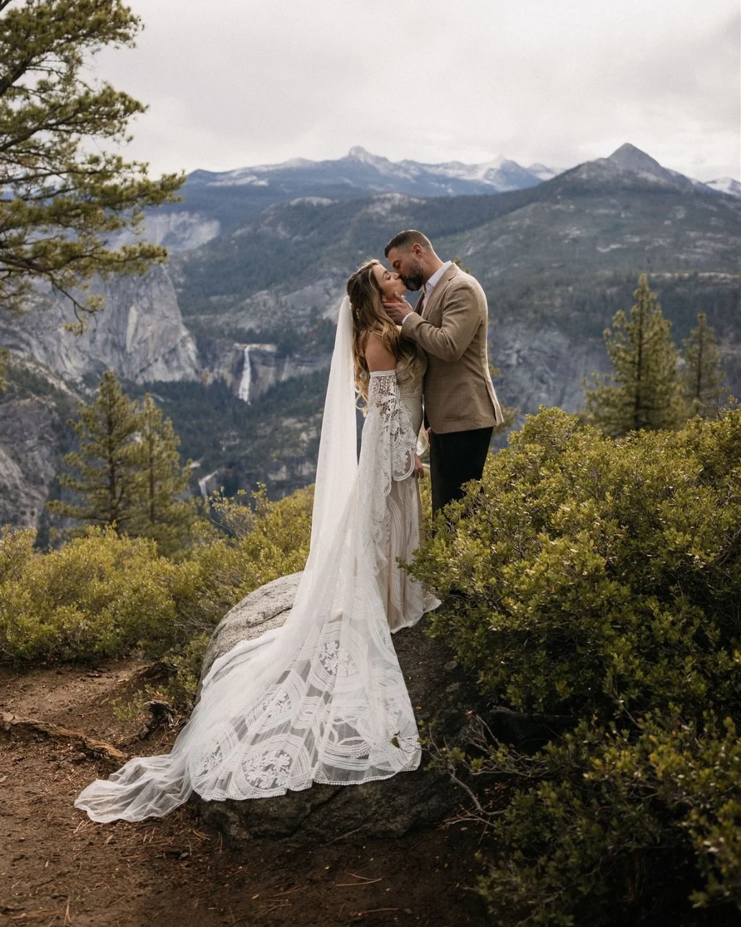 A sunrise first-look for the books!! What a day with S&amp;K. Can&rsquo;t wait for adventures like this here again soon!
&bull;
@yosemitenps Glacier Point opens tomorrow, and there&rsquo;s nothing like a spontaneous trip to elope in one of the most b