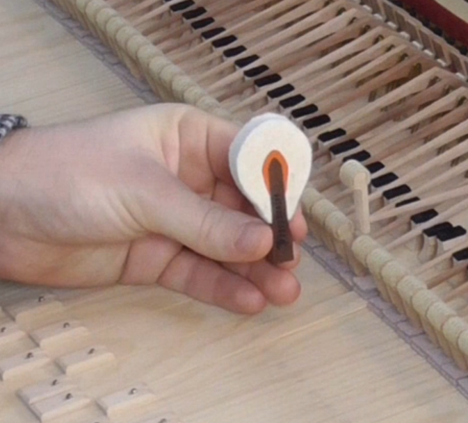 Image of fortepiano hammer and modern piano hammer