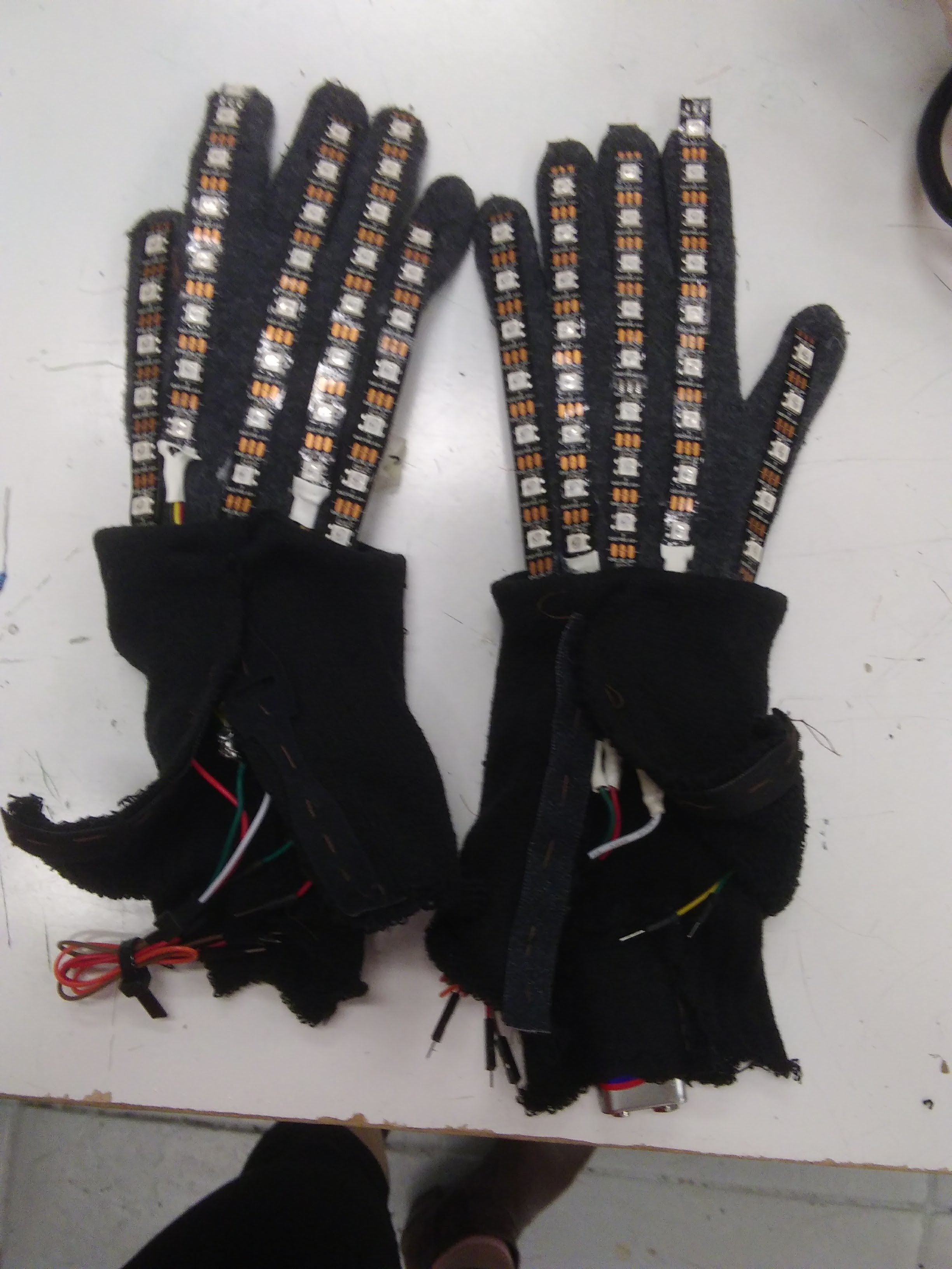 Gloves Sewn with the LED lights on