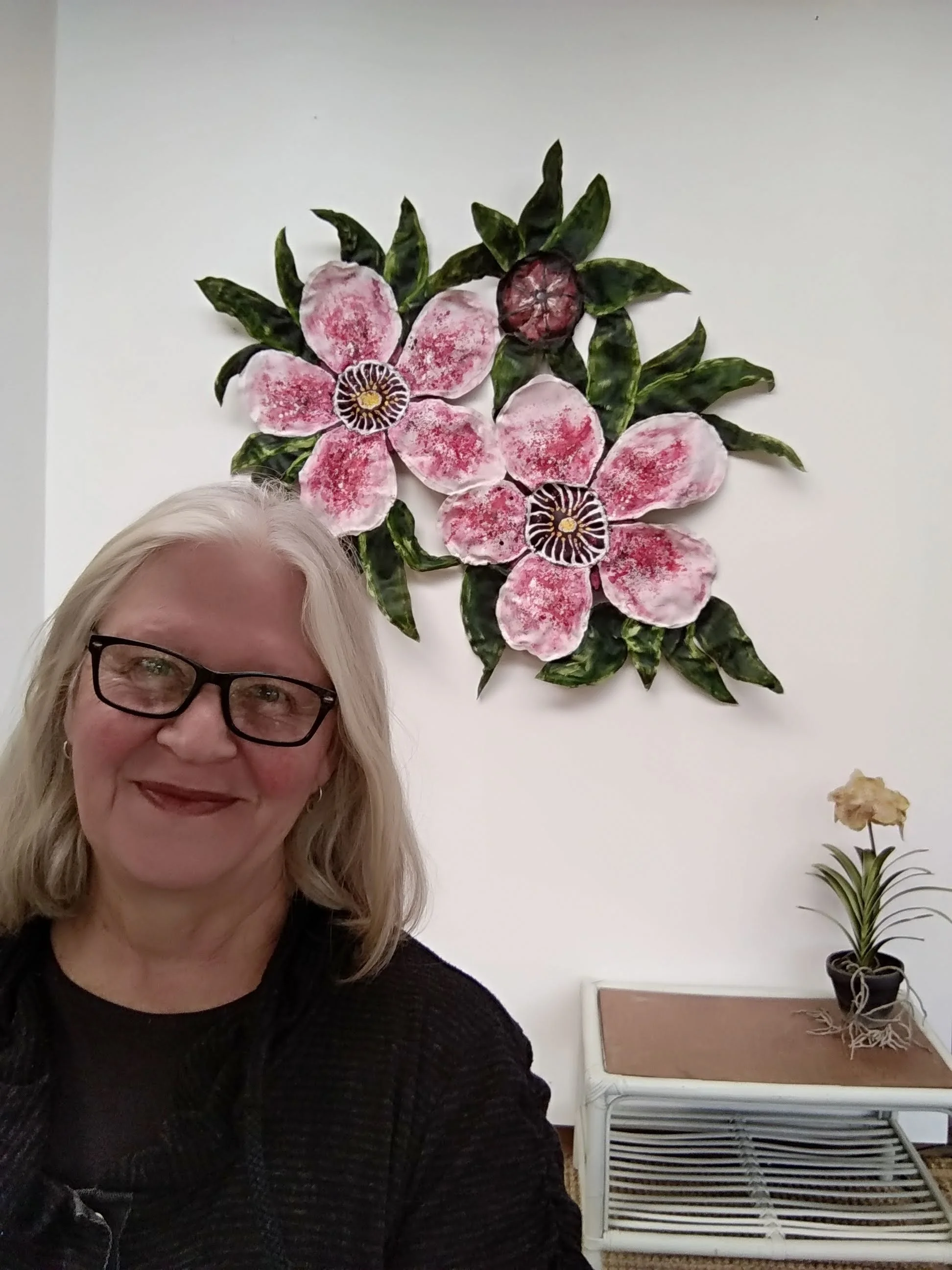 Liz McAuliffe in situ with Manuka Cluster .jpg
