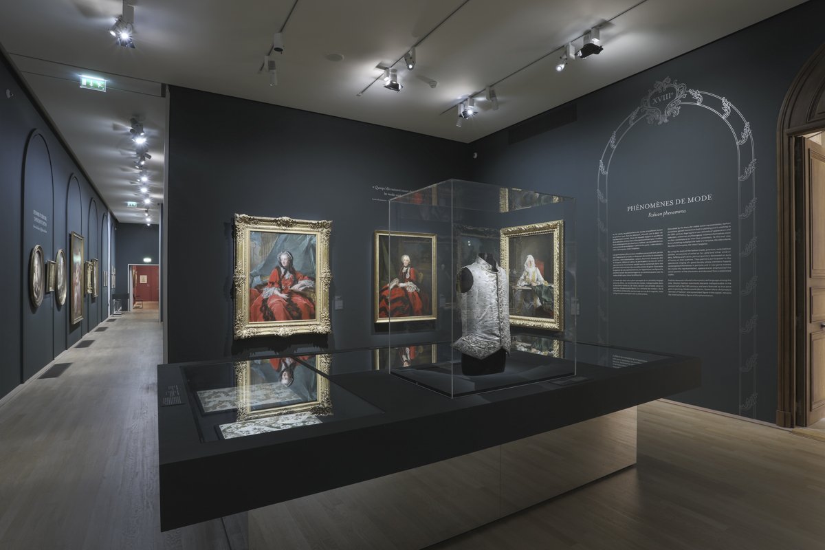 2022-05-scenographie-expo-A-la-Mode-MBA-Ph-Bornier_18.JPG