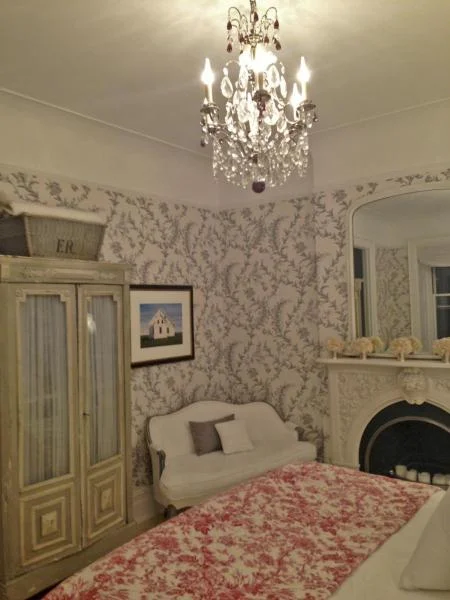 Wallpaper vs. Paint and 9.5-foot ceilings magically look like 12-foot ceilings