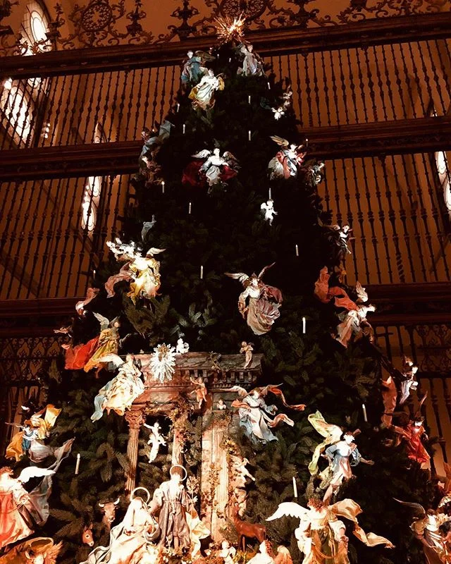Happy Christmas Eve #christmaseve #angeltree @the_met_museum_of_art