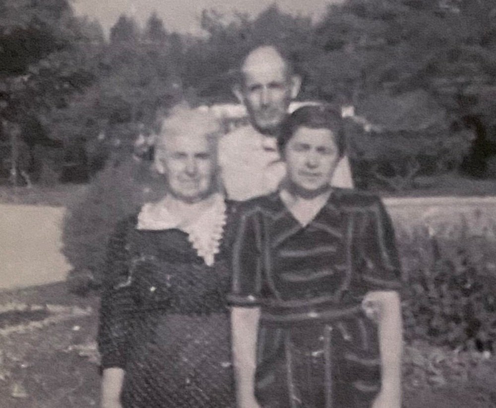 MY GRANDMOTHER'S STEPSIBLINGS IN PHOTOS