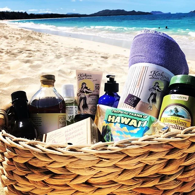 Tonight’s GIVEAWAY at the premiere of SAVE THE REEF @savethereef by @karmagawa and @amirzakeri — it’s a sweet Hawaiian gift basket! If you are there @kualoaranch please come by our tent to see how to enter to win! 😊 Includes one tube of sunscreen plus an 8oz glass pump bottle, Turkish towel, and konjac facial sponge by us @kokuasuncare 🌸 noni juice by @punanoninaturals 🌸 macadamia and kukui nut oils by @oils.of.aloha 🌸 Hawaiian spirulina by @hawaiianspirulina and other Hawaiian brands 🌈🌈 We use 7 Hawaiian ingredients in our SPF 50 #reefsafesunscreen supporting #localfarms
#savethereef #giveaway #supportlocalhawaii #hawaiibusiness #reefsafe #karmagawa #kualoaranch